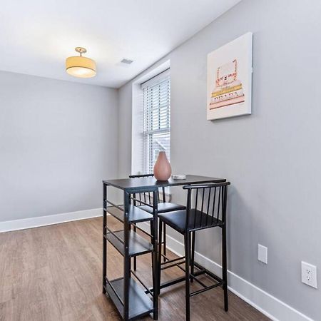 Your Cozy One Bedroom Midtown Детройт Экстерьер фото