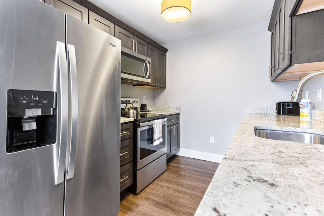Your Cozy One Bedroom Midtown Детройт Экстерьер фото